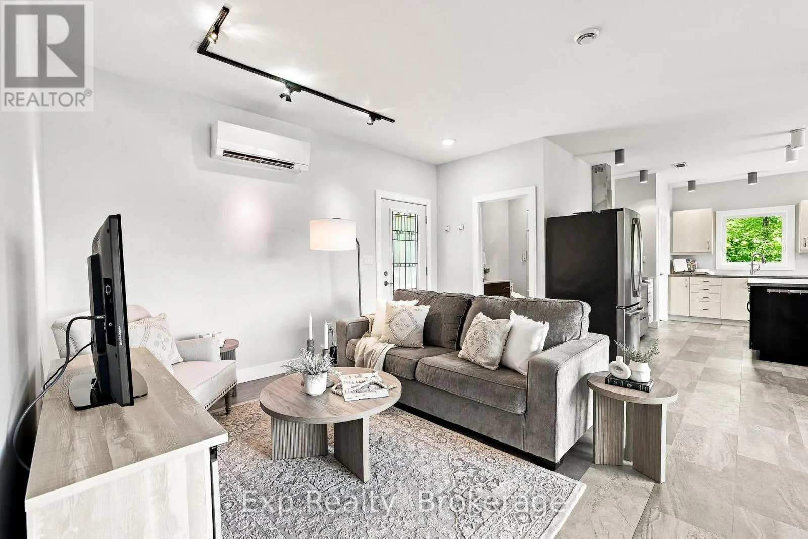 1445 TRENT LANE