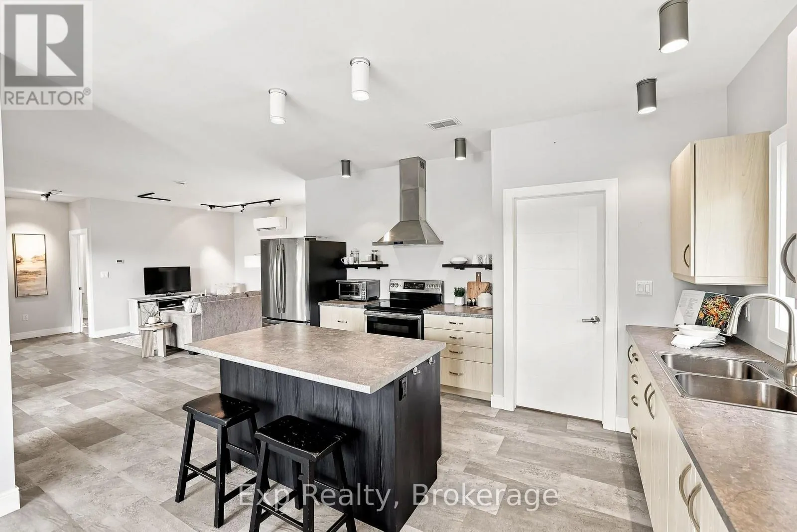 1445 TRENT LANE