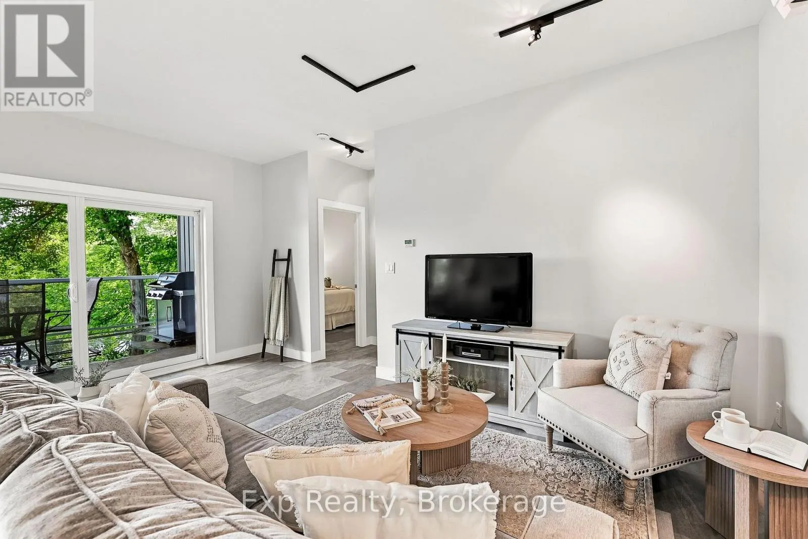 1445 TRENT LANE
