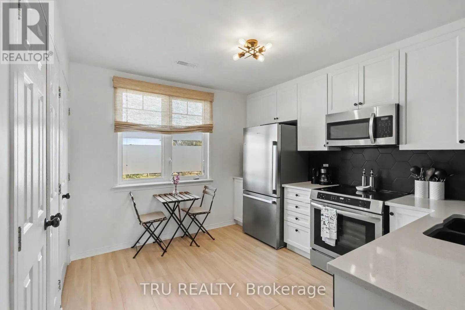 27 - 2595 LONGFIELDS DRIVE