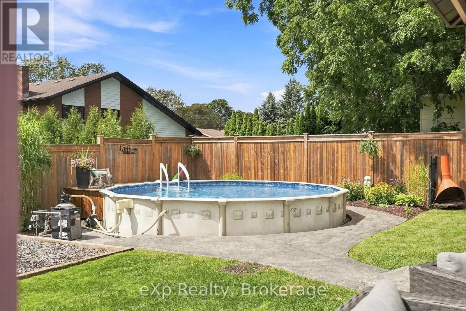 541 OAKVIEW CRESCENT