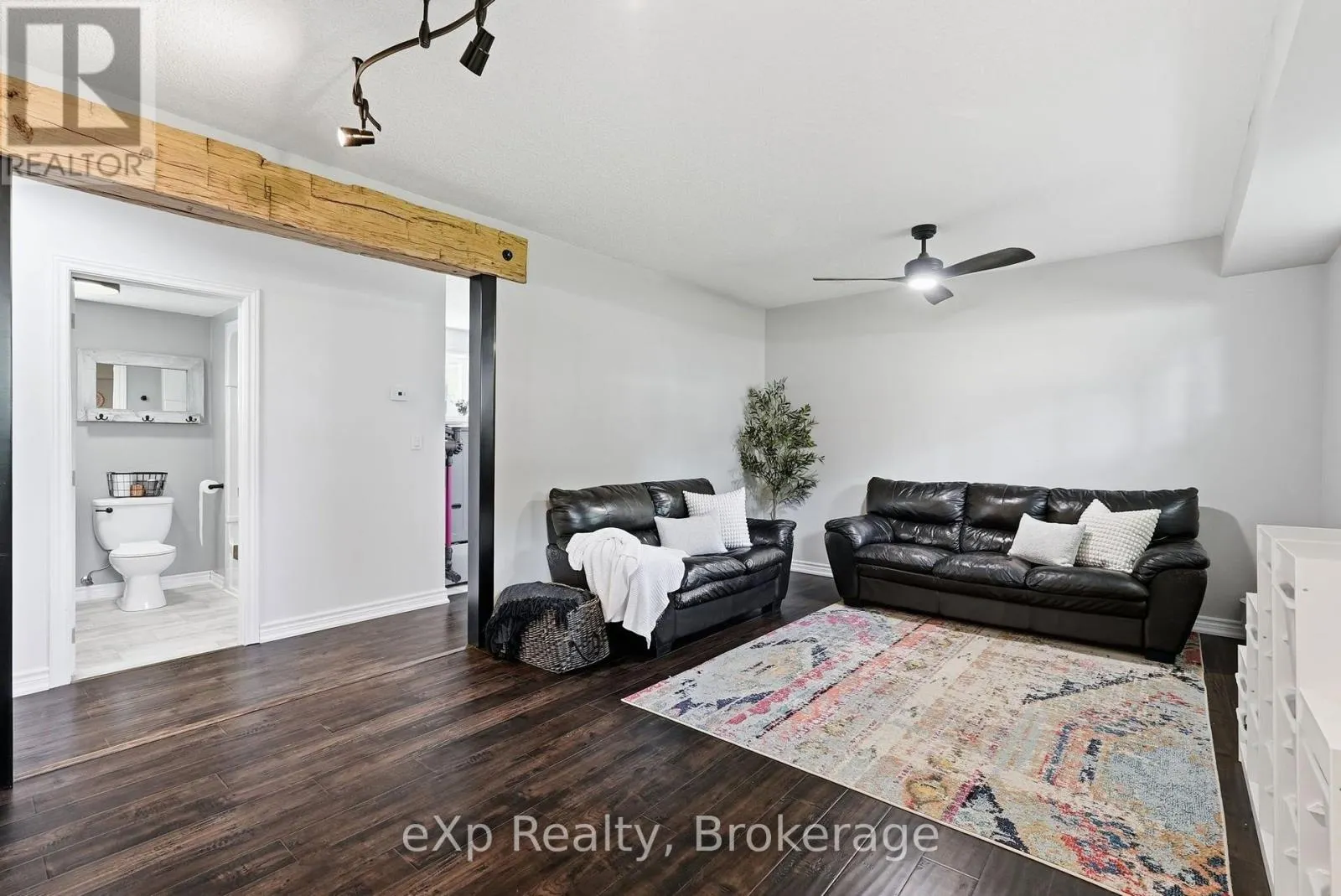 541 OAKVIEW CRESCENT