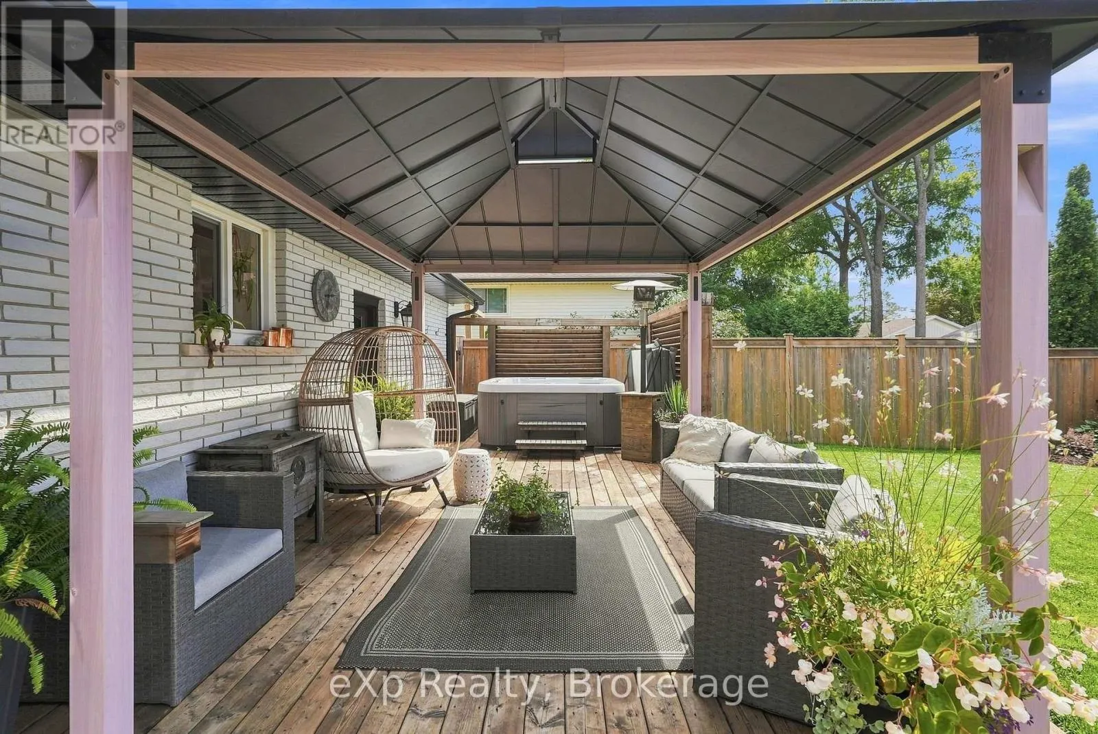 541 OAKVIEW CRESCENT
