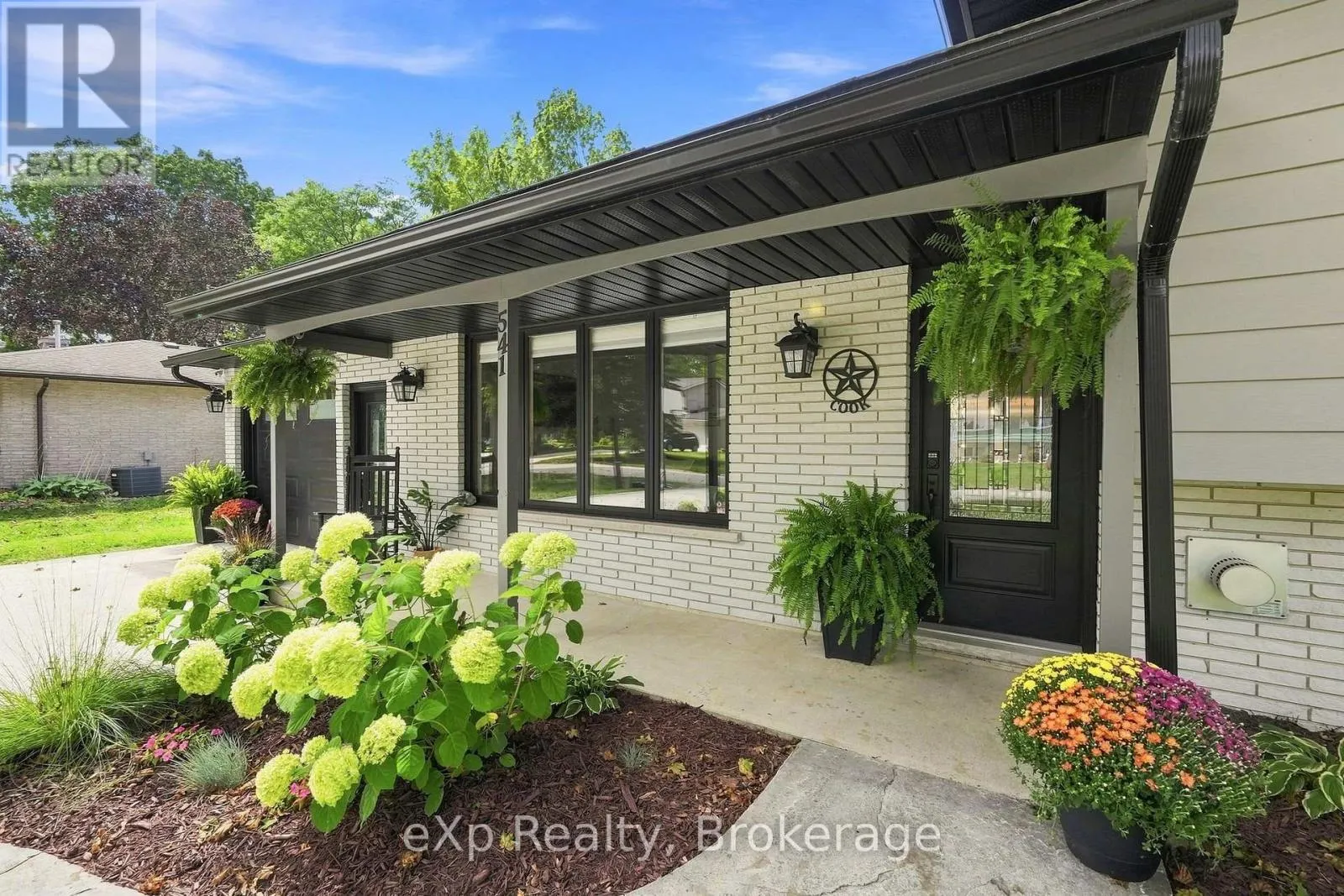 541 OAKVIEW CRESCENT