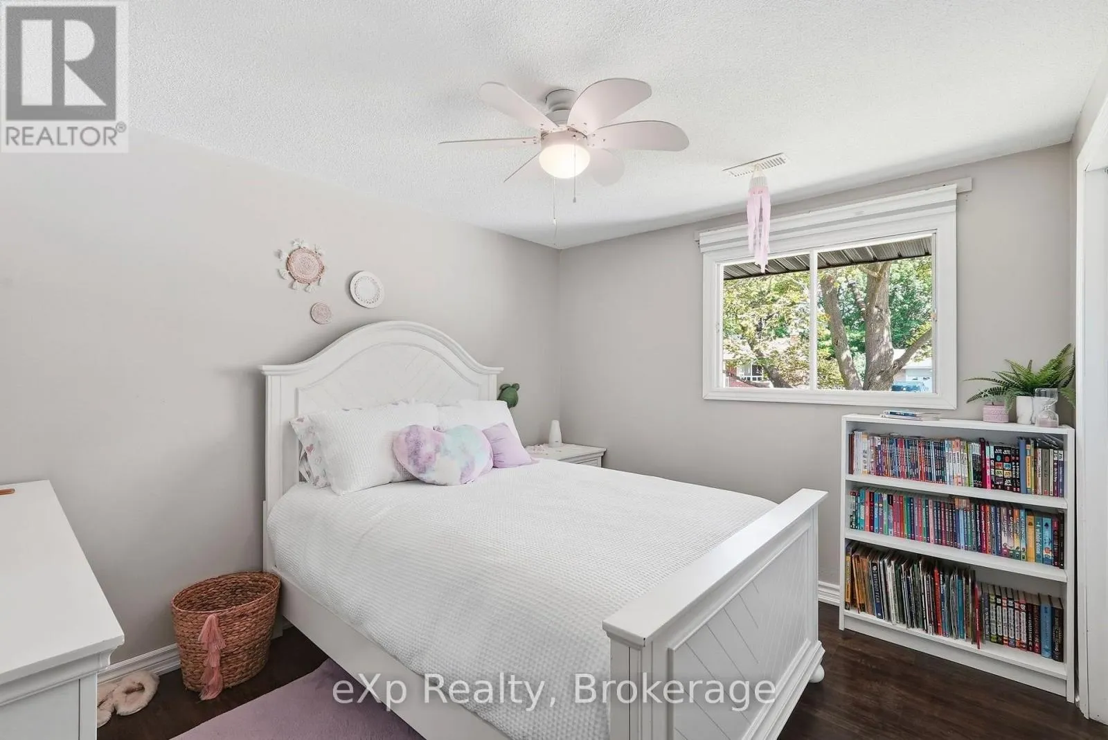 541 OAKVIEW CRESCENT