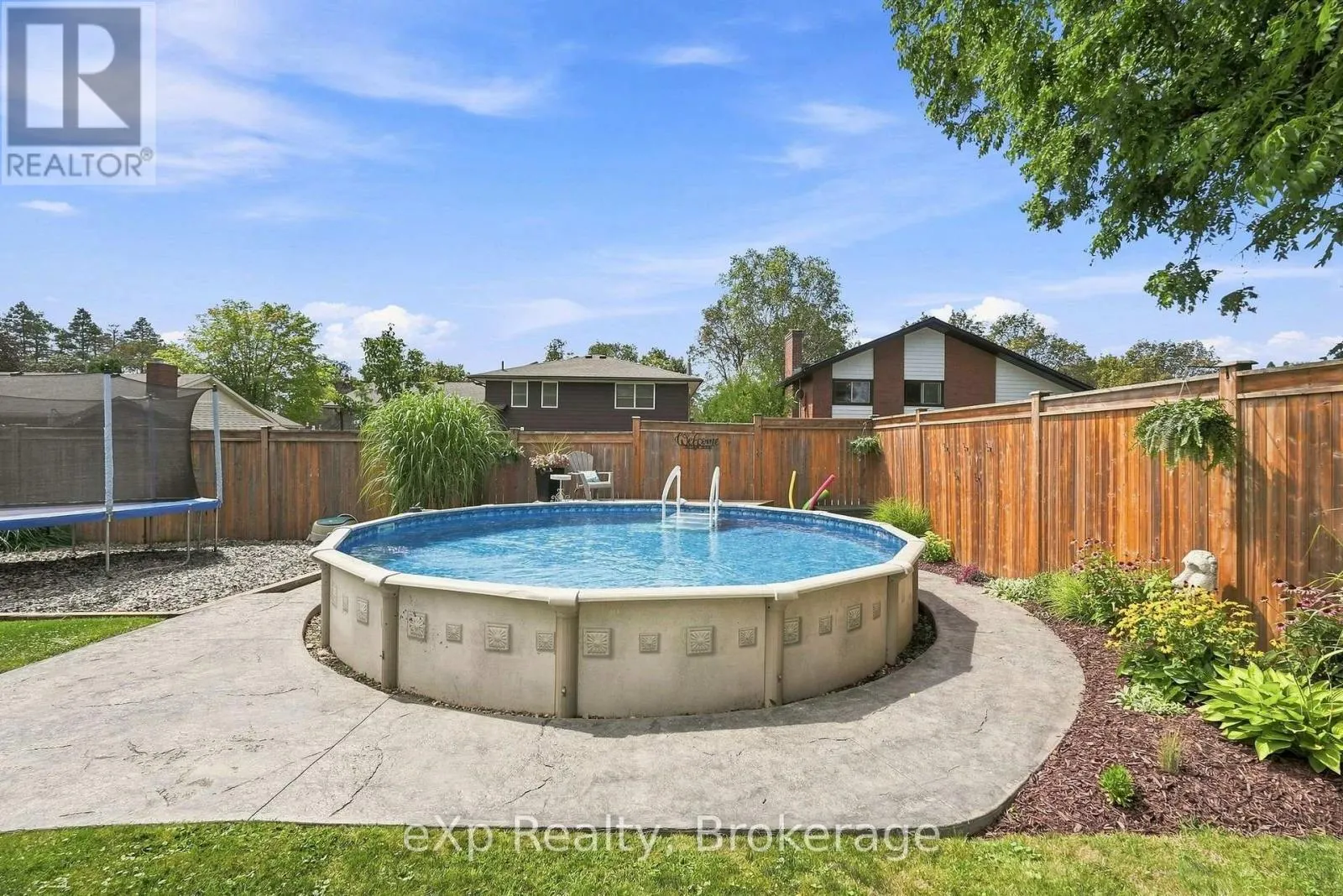 541 OAKVIEW CRESCENT