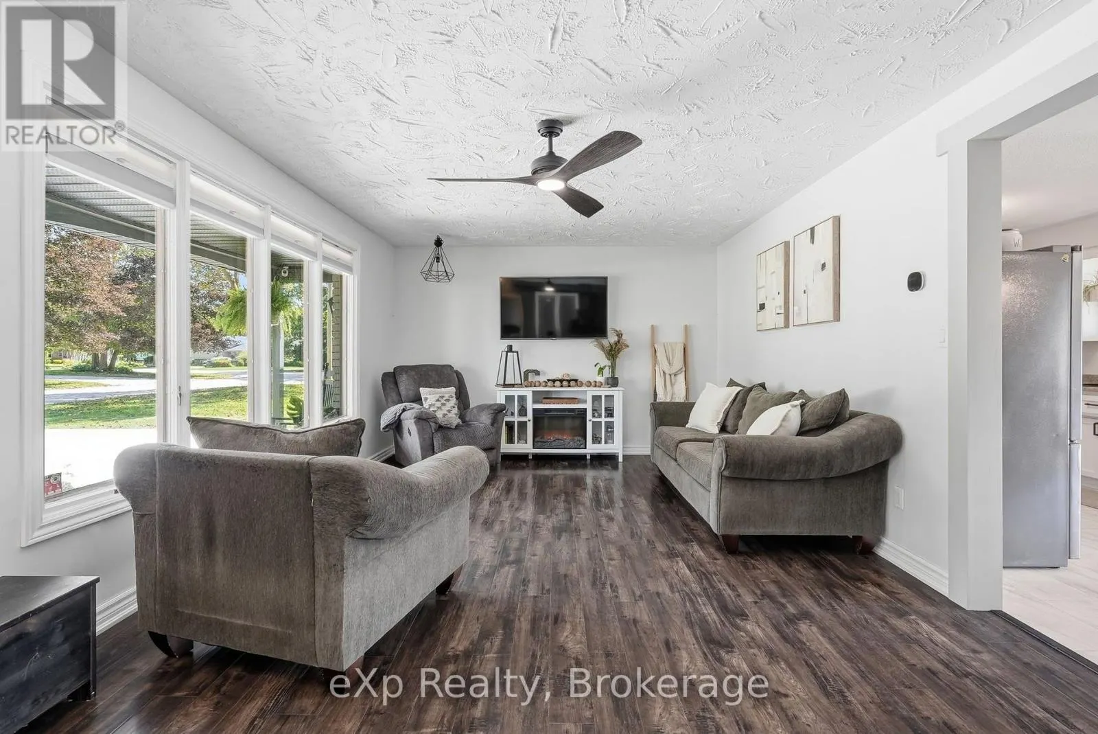 541 OAKVIEW CRESCENT