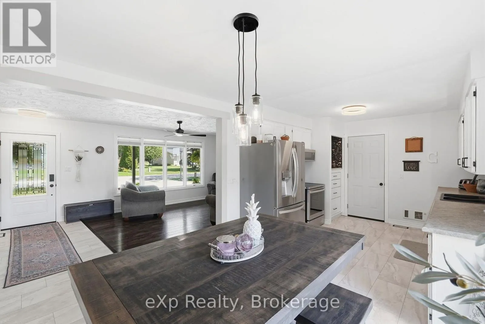 541 OAKVIEW CRESCENT