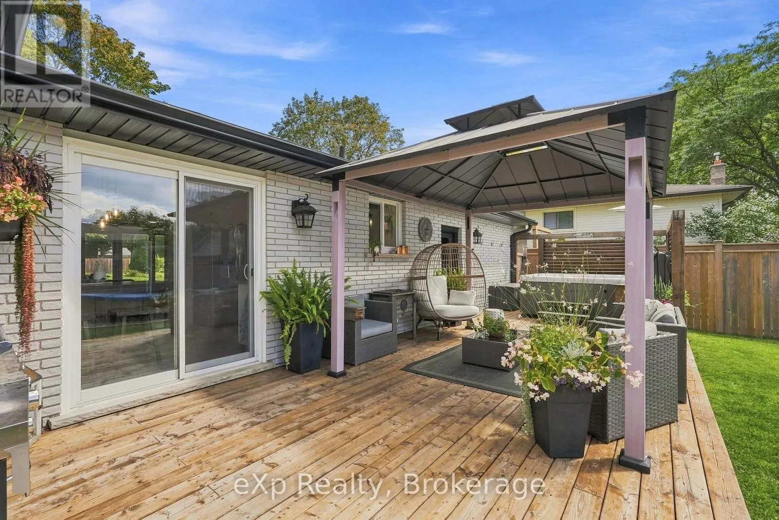 541 OAKVIEW CRESCENT