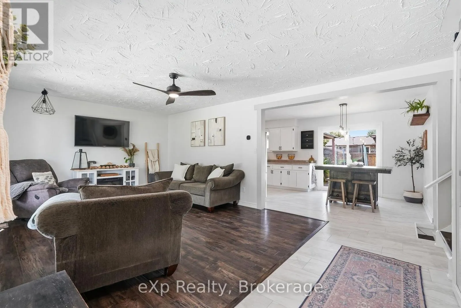 541 OAKVIEW CRESCENT
