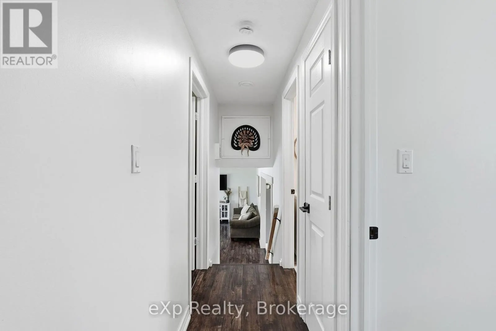 541 OAKVIEW CRESCENT