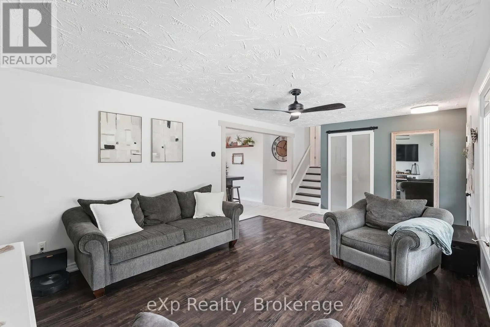 541 OAKVIEW CRESCENT