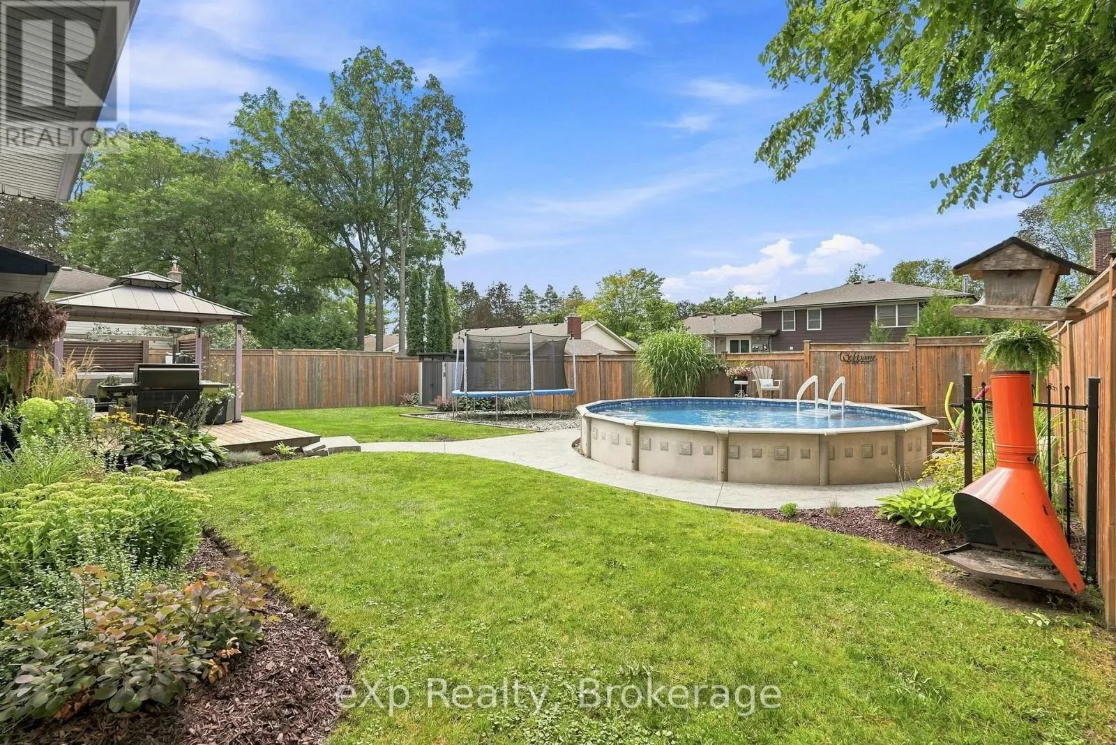 541 OAKVIEW CRESCENT