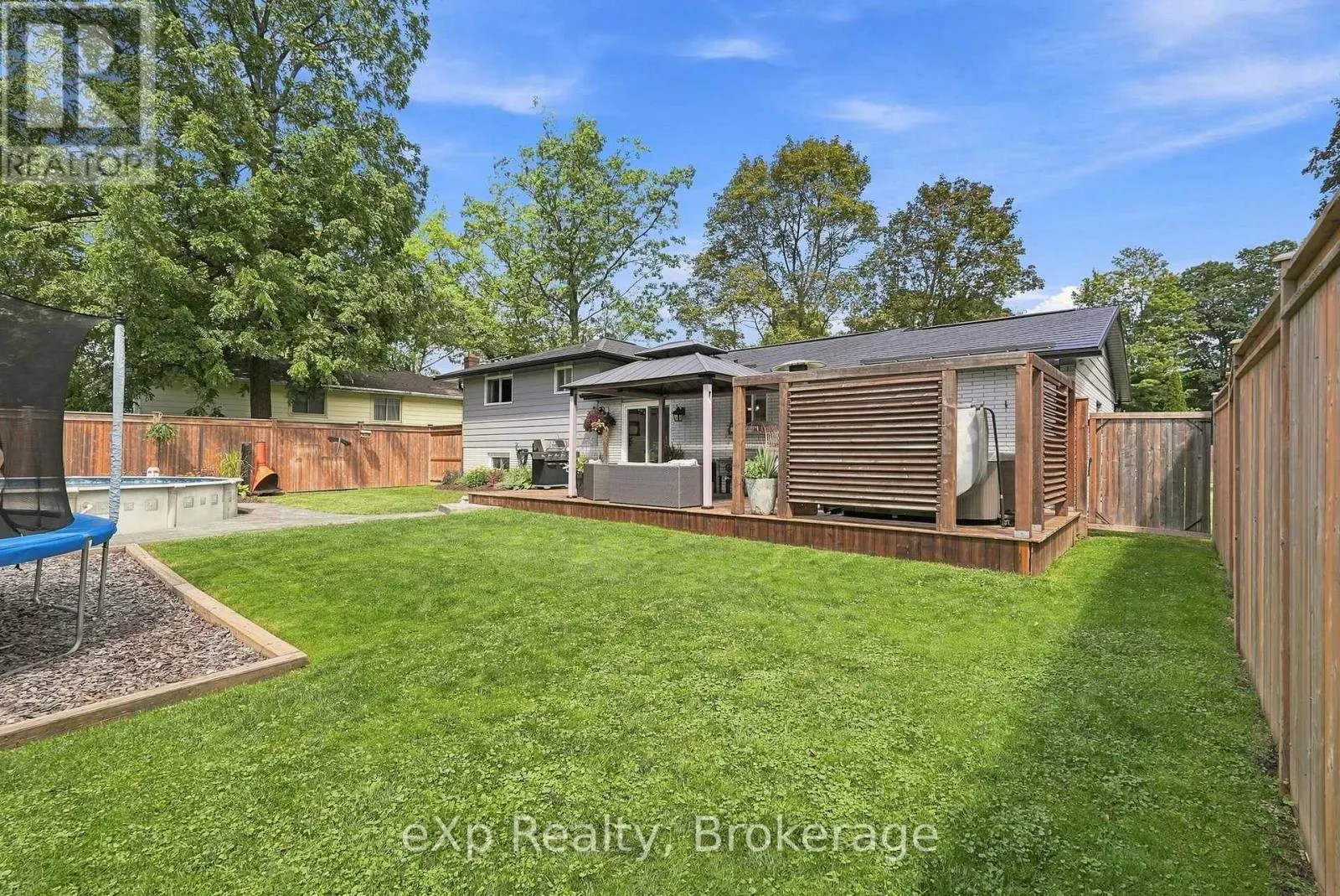 541 OAKVIEW CRESCENT
