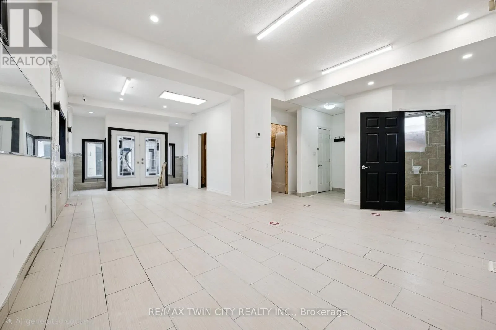 496 KING STREET E