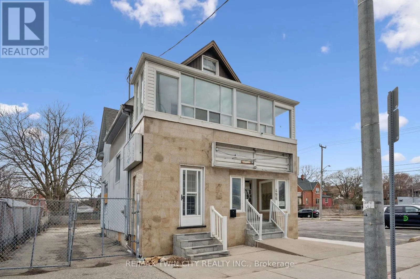 496 KING STREET E