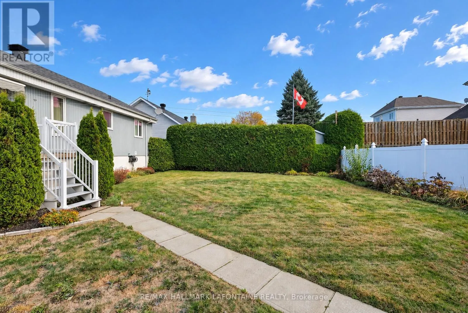 906 ROYAL AVENUE