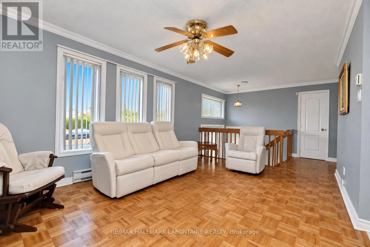 906 ROYAL AVENUE