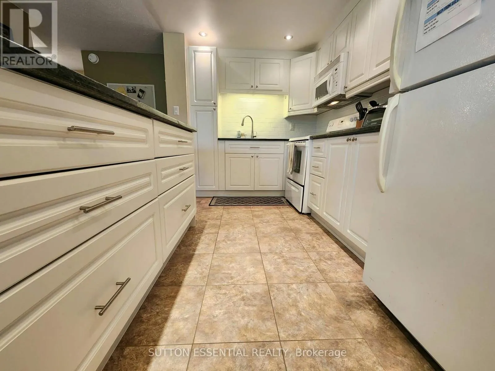 305 - 109 KING STREET E