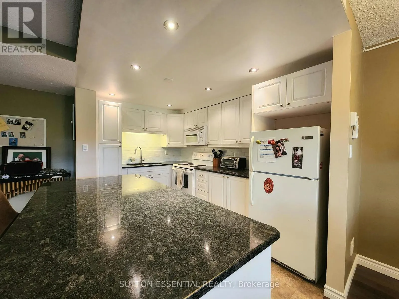 305 - 109 KING STREET E