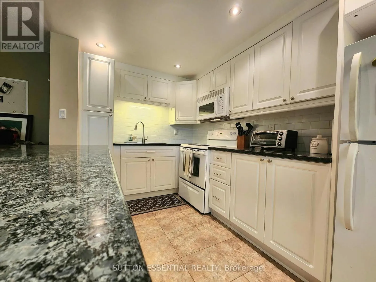 305 - 109 KING STREET E