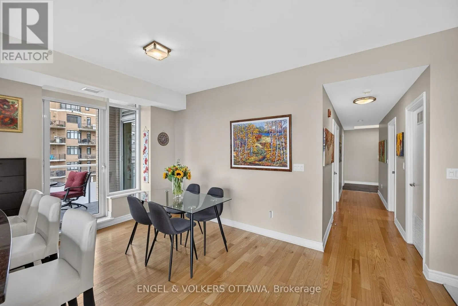 703 - 401 GOLDEN AVENUE