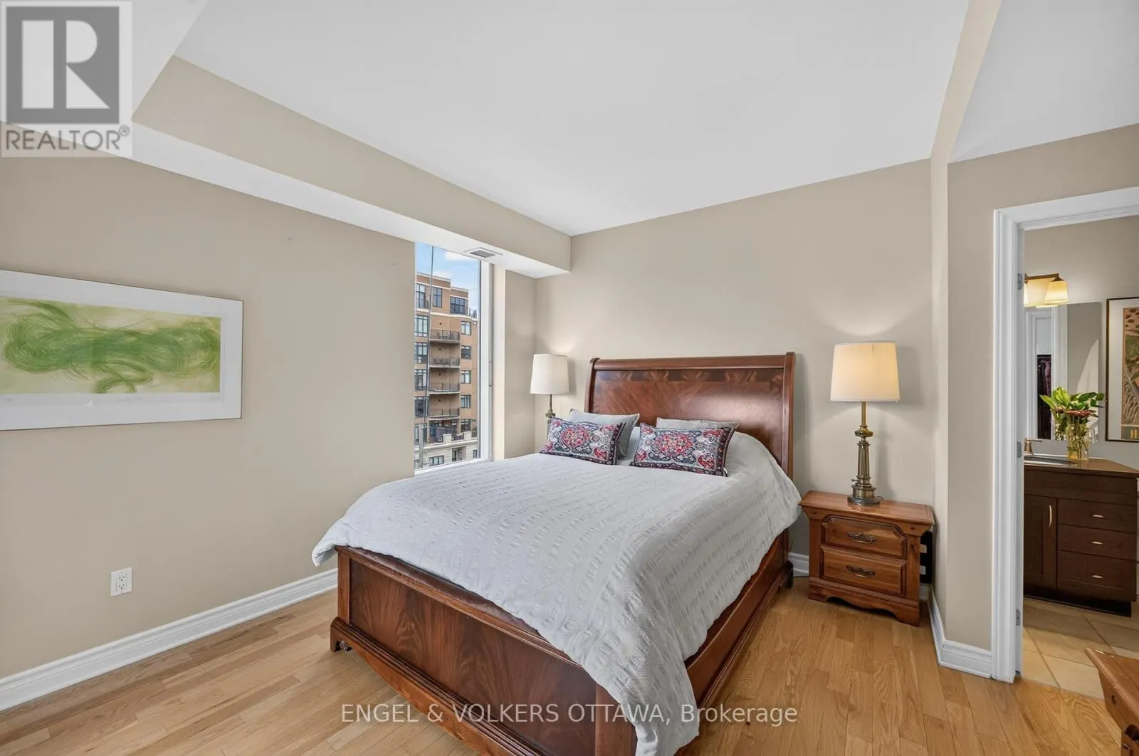 703 - 401 GOLDEN AVENUE