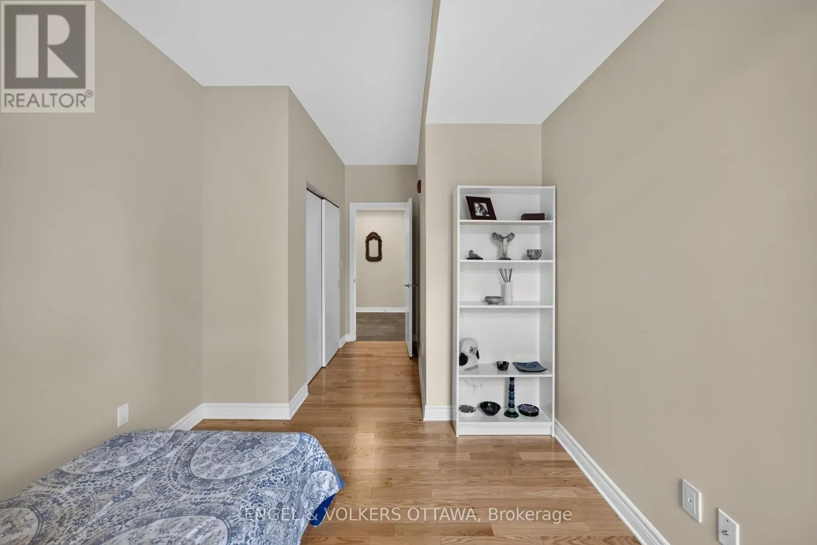 703 - 401 GOLDEN AVENUE