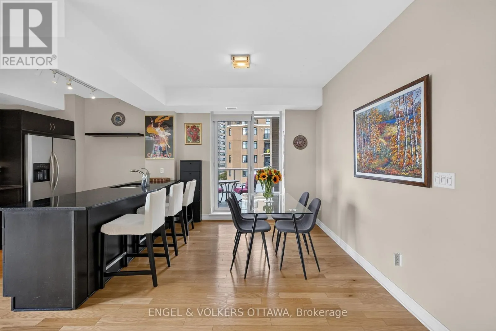 703 - 401 GOLDEN AVENUE