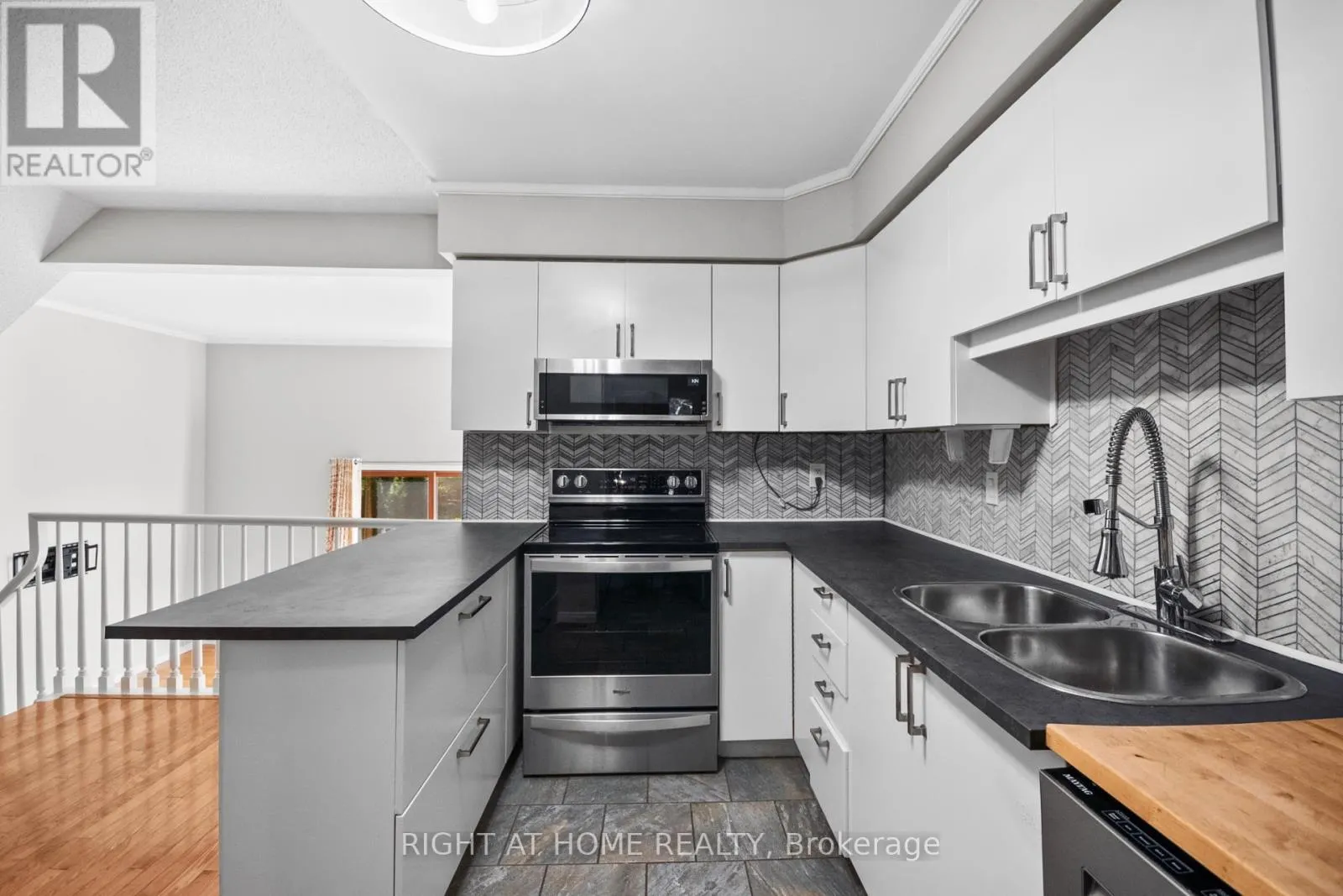 17 - 70 GLENROY ROAD #17