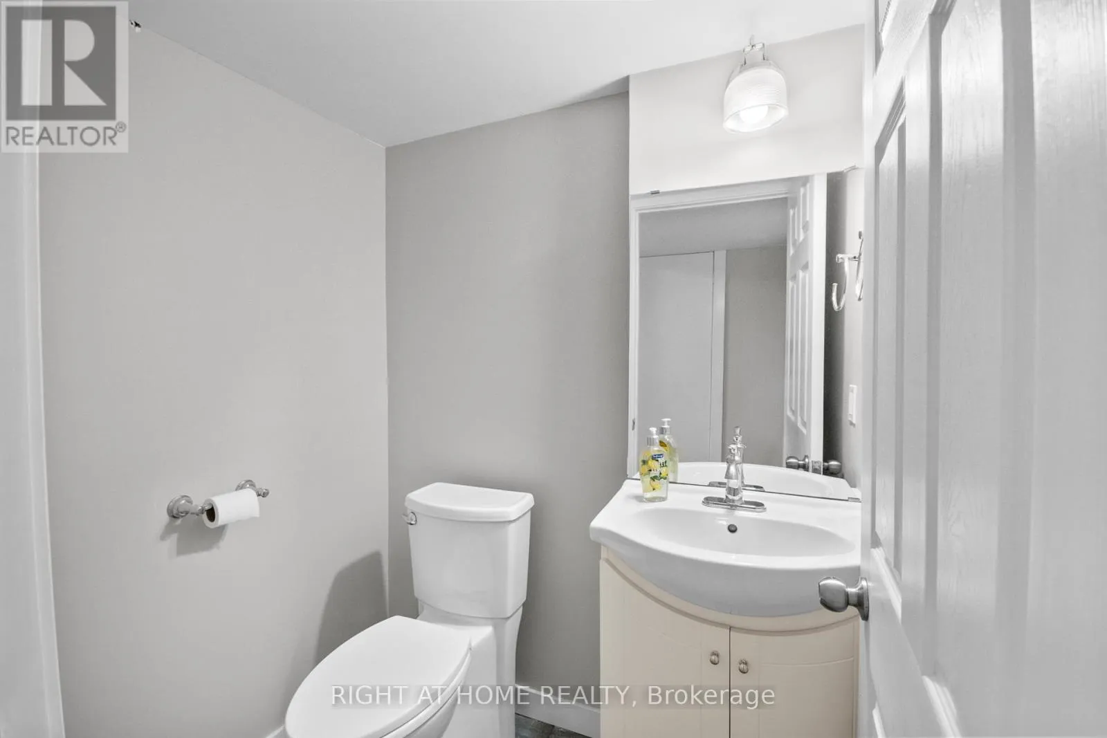 17 - 70 GLENROY ROAD #17