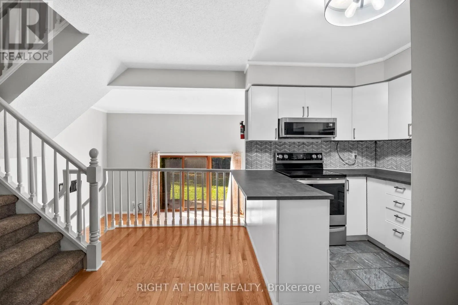 17 - 70 GLENROY ROAD #17