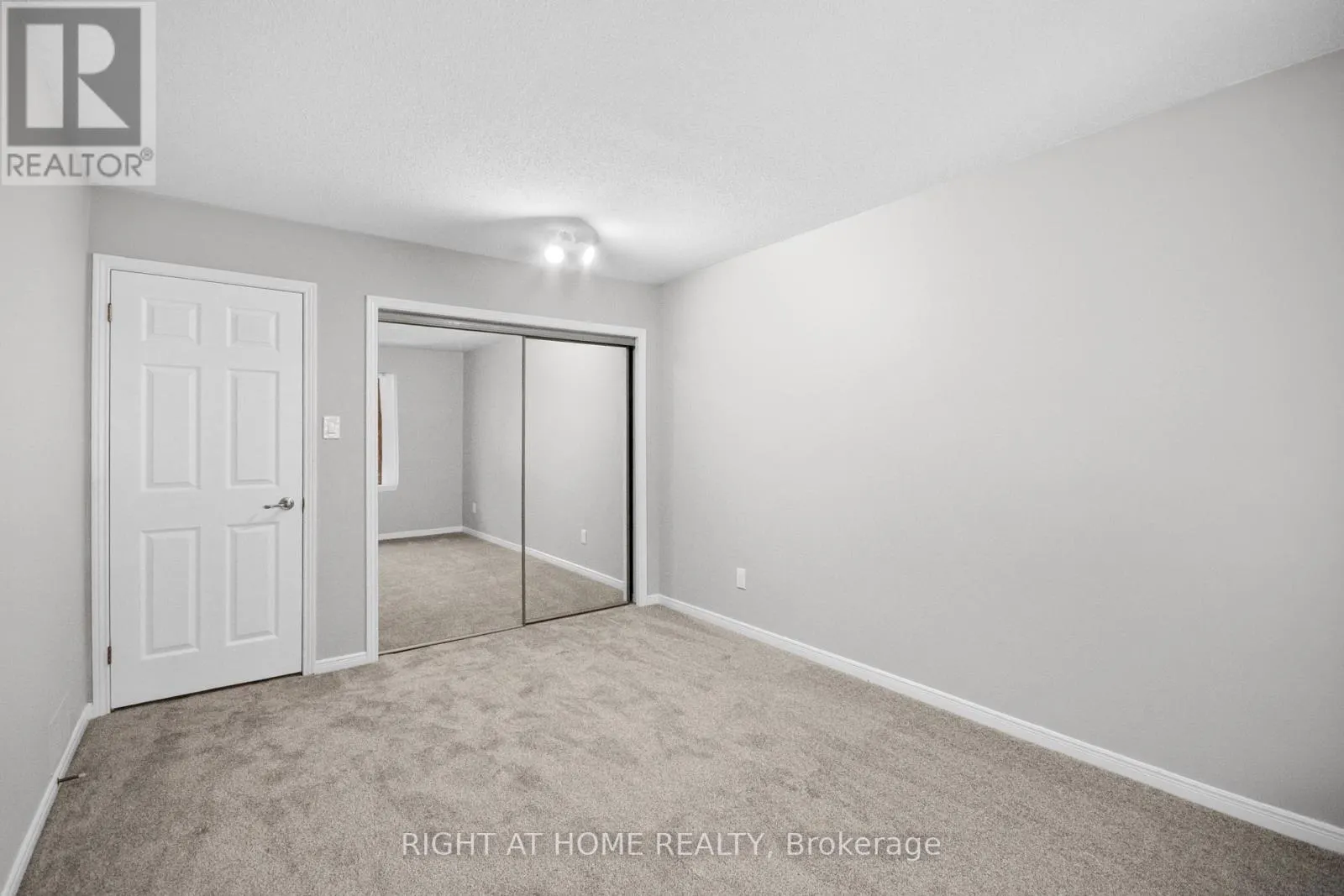 17 - 70 GLENROY ROAD #17
