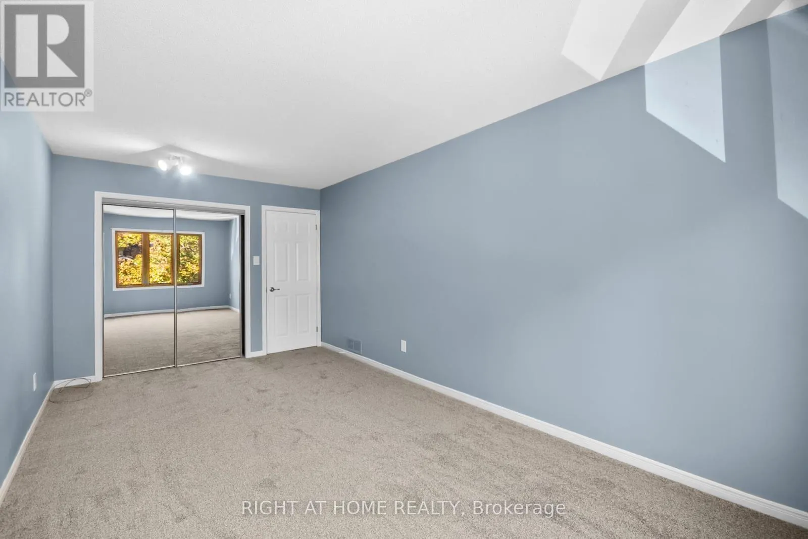 17 - 70 GLENROY ROAD #17