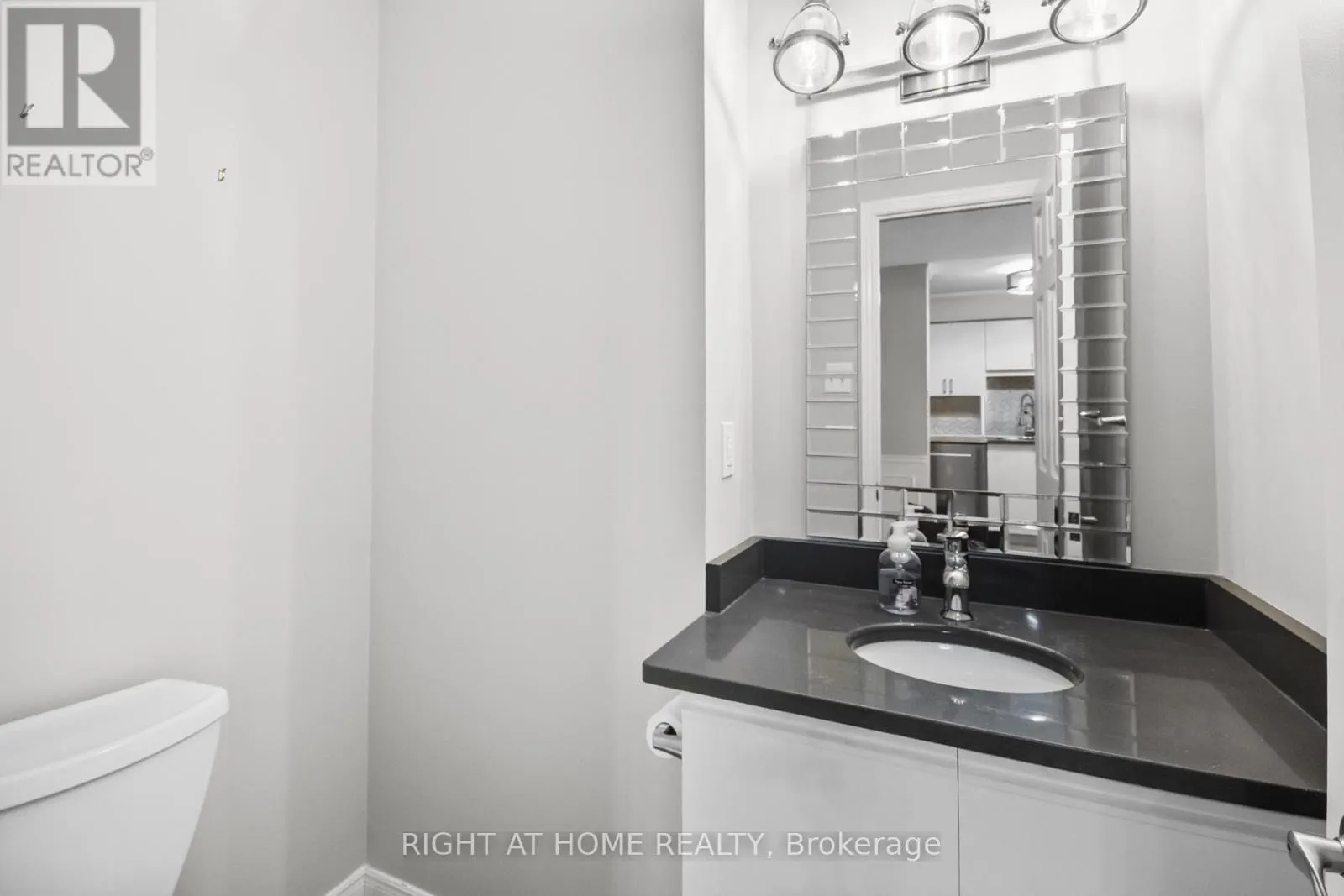 17 - 70 GLENROY ROAD #17