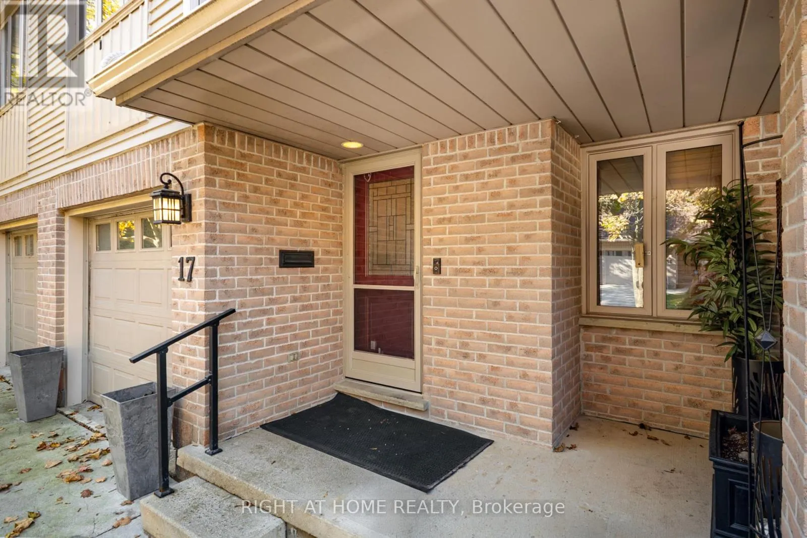 17 - 70 GLENROY ROAD #17