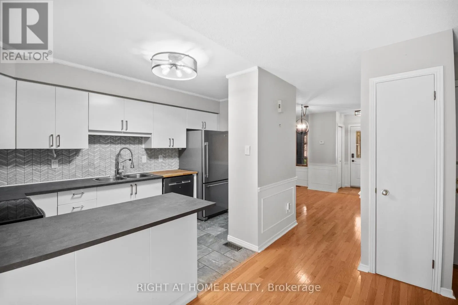 17 - 70 GLENROY ROAD #17