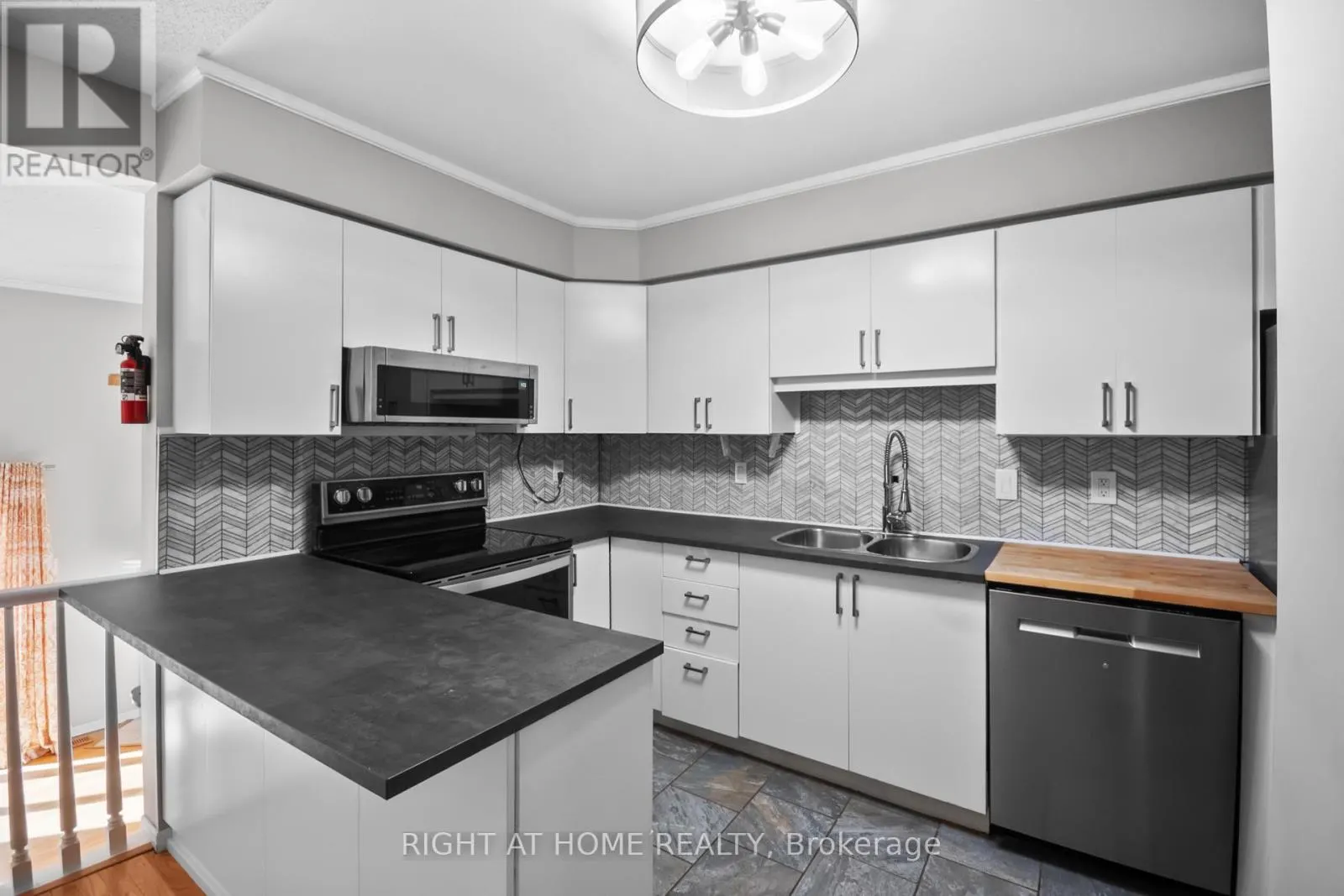 17 - 70 GLENROY ROAD #17