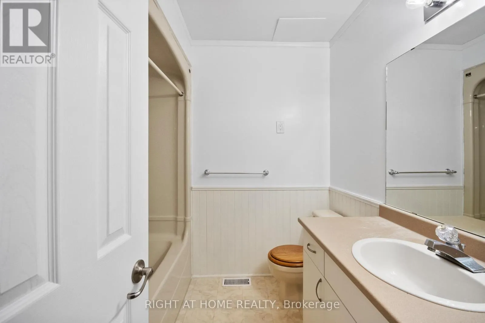17 - 70 GLENROY ROAD #17
