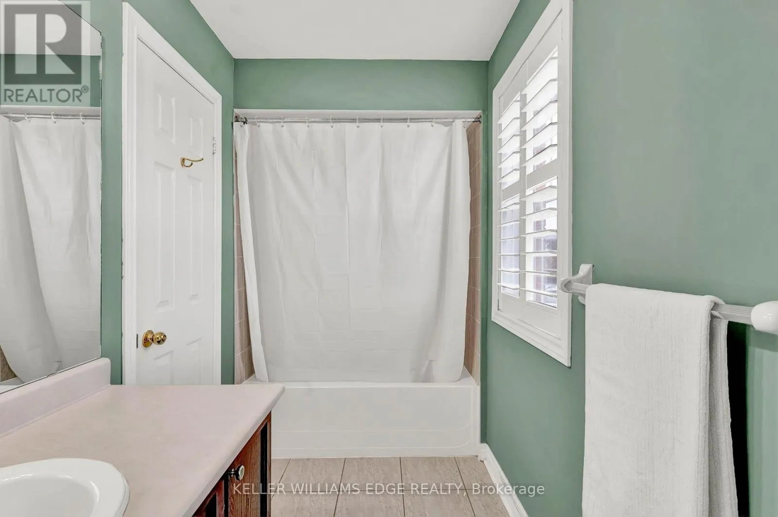 ROOM #1 - 91 YOUNG CRESCENT