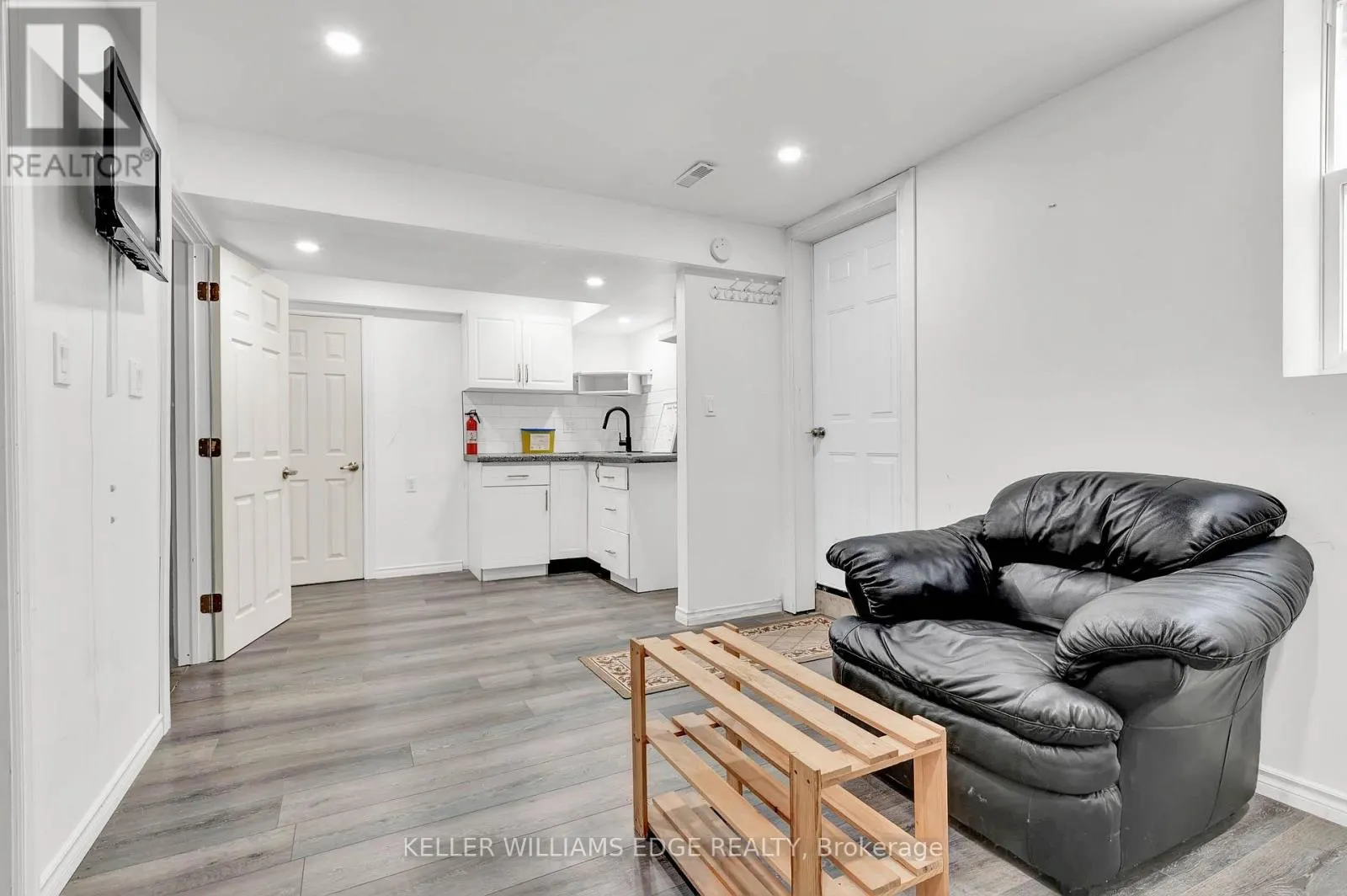 ROOM #1 - 91 YOUNG CRESCENT