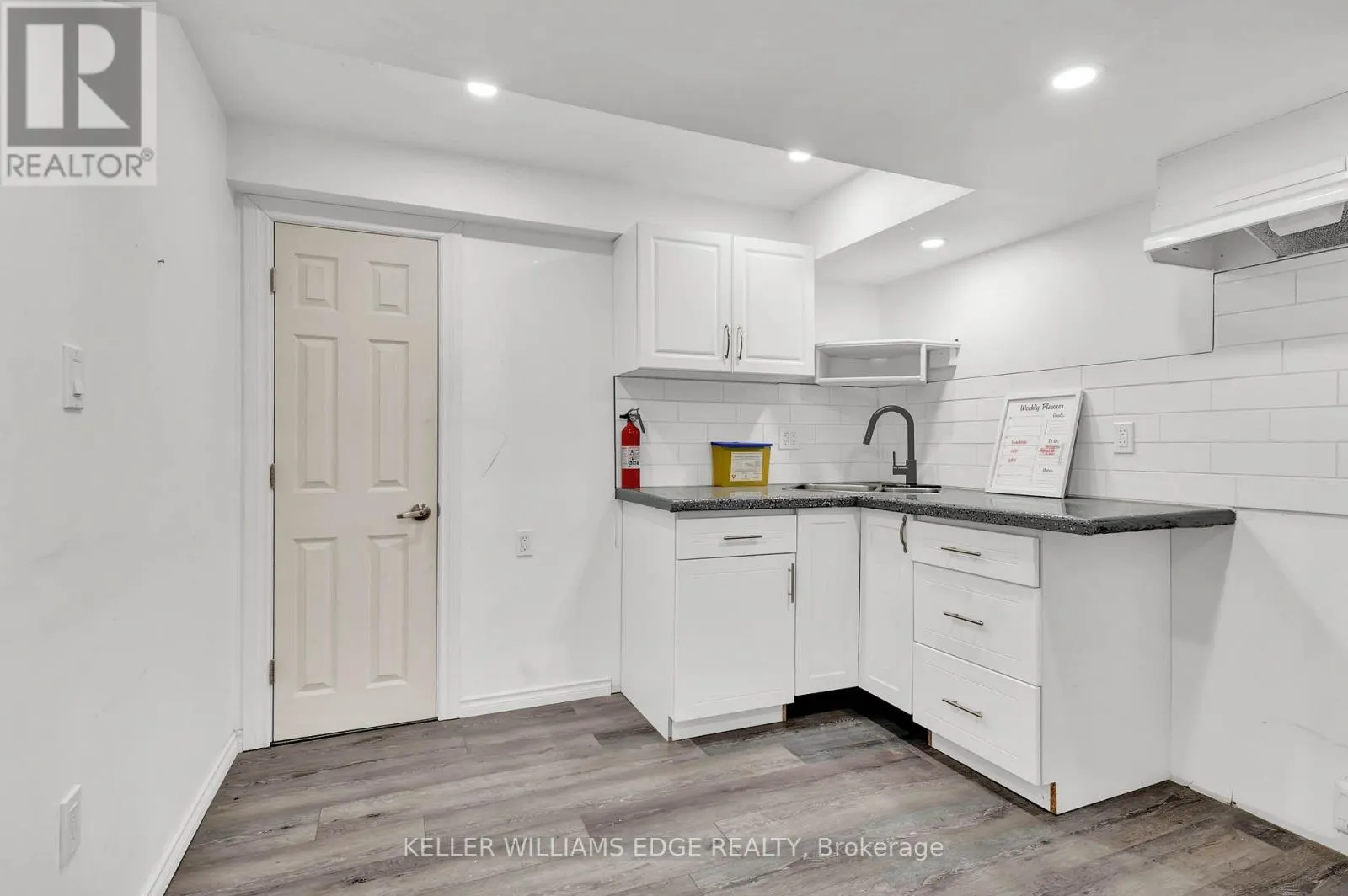 ROOM #1 - 91 YOUNG CRESCENT