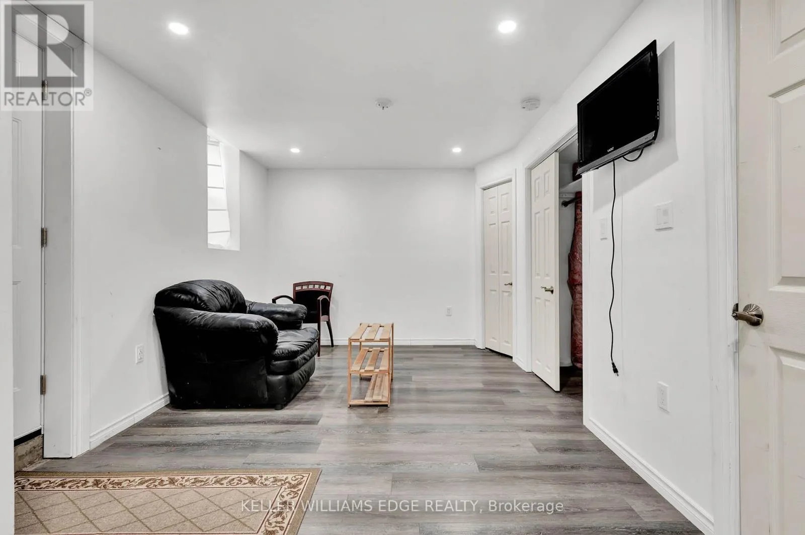ROOM #1 - 91 YOUNG CRESCENT