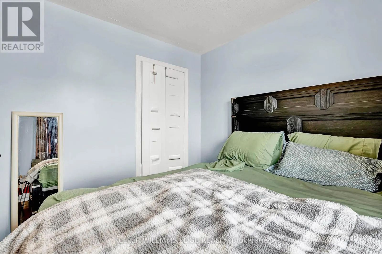 ROOM #1 - 91 YOUNG CRESCENT