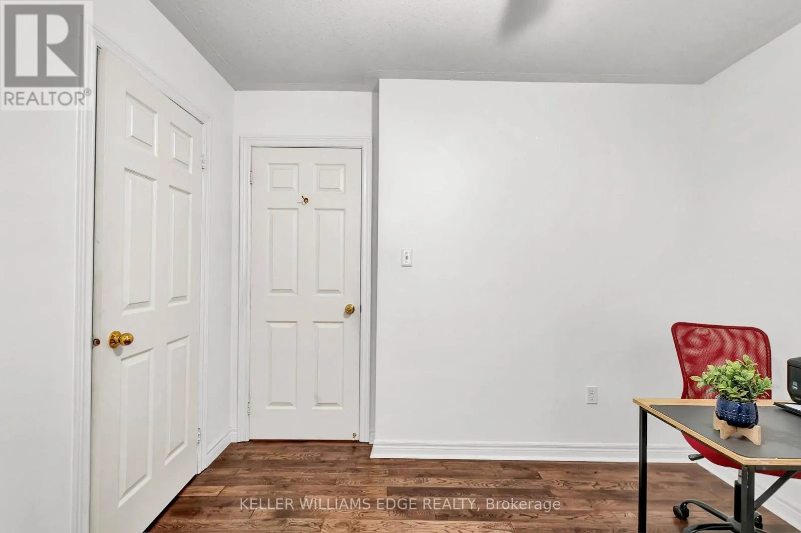 ROOM #1 - 91 YOUNG CRESCENT