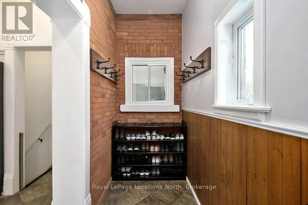 120 MARSHALL STREET E