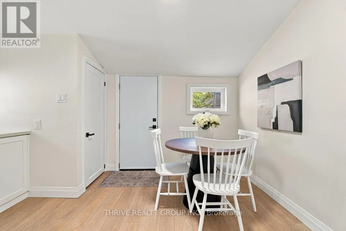 98 MAMELON STREET E
