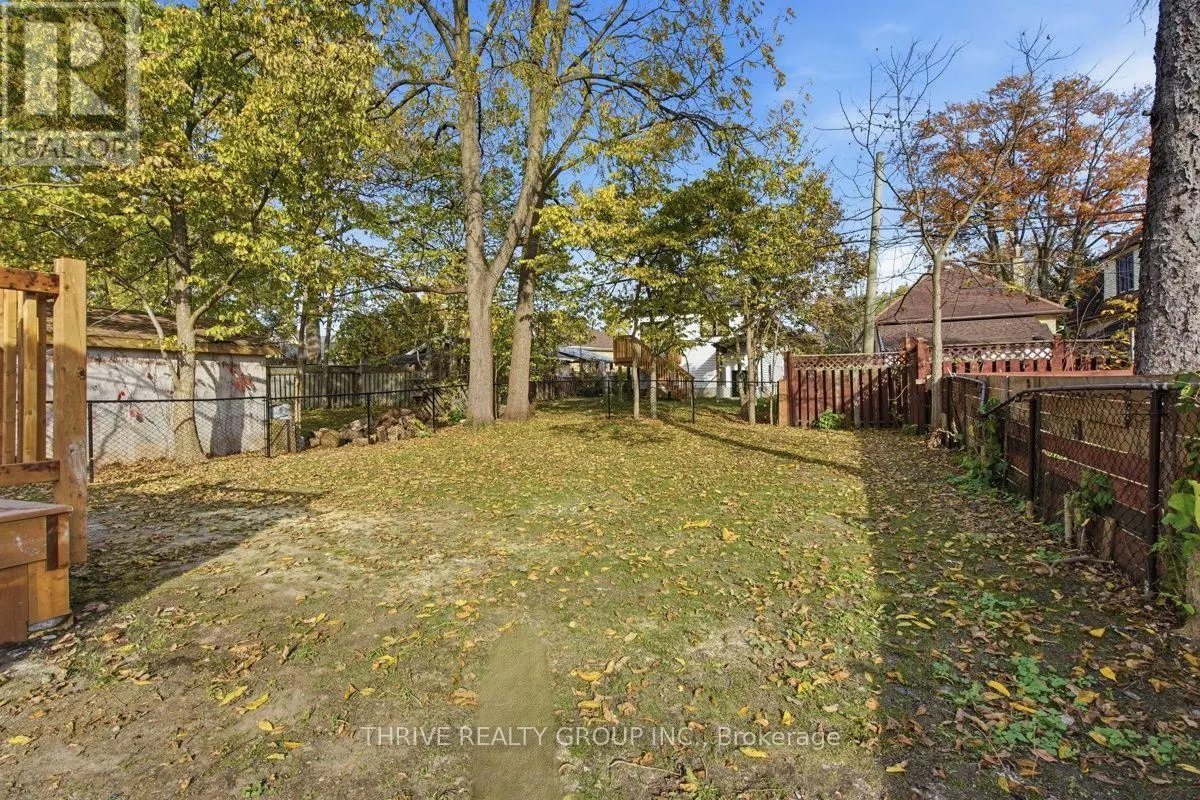 98 MAMELON STREET E