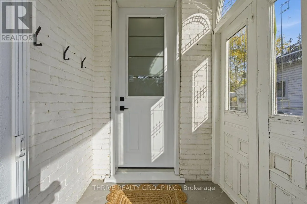98 MAMELON STREET E