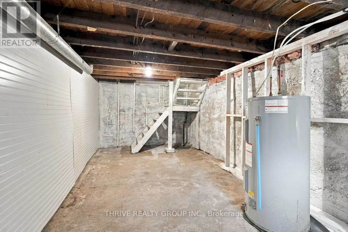 98 MAMELON STREET E